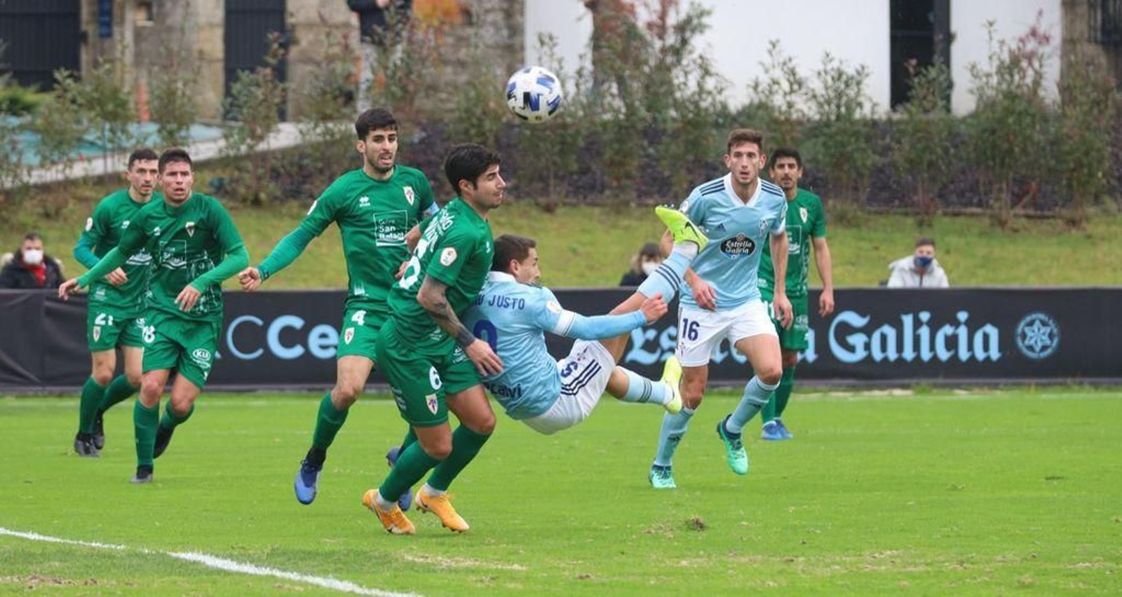 El Celta B recibe esta tarde al Guijuelo, colista, en Barreiro.