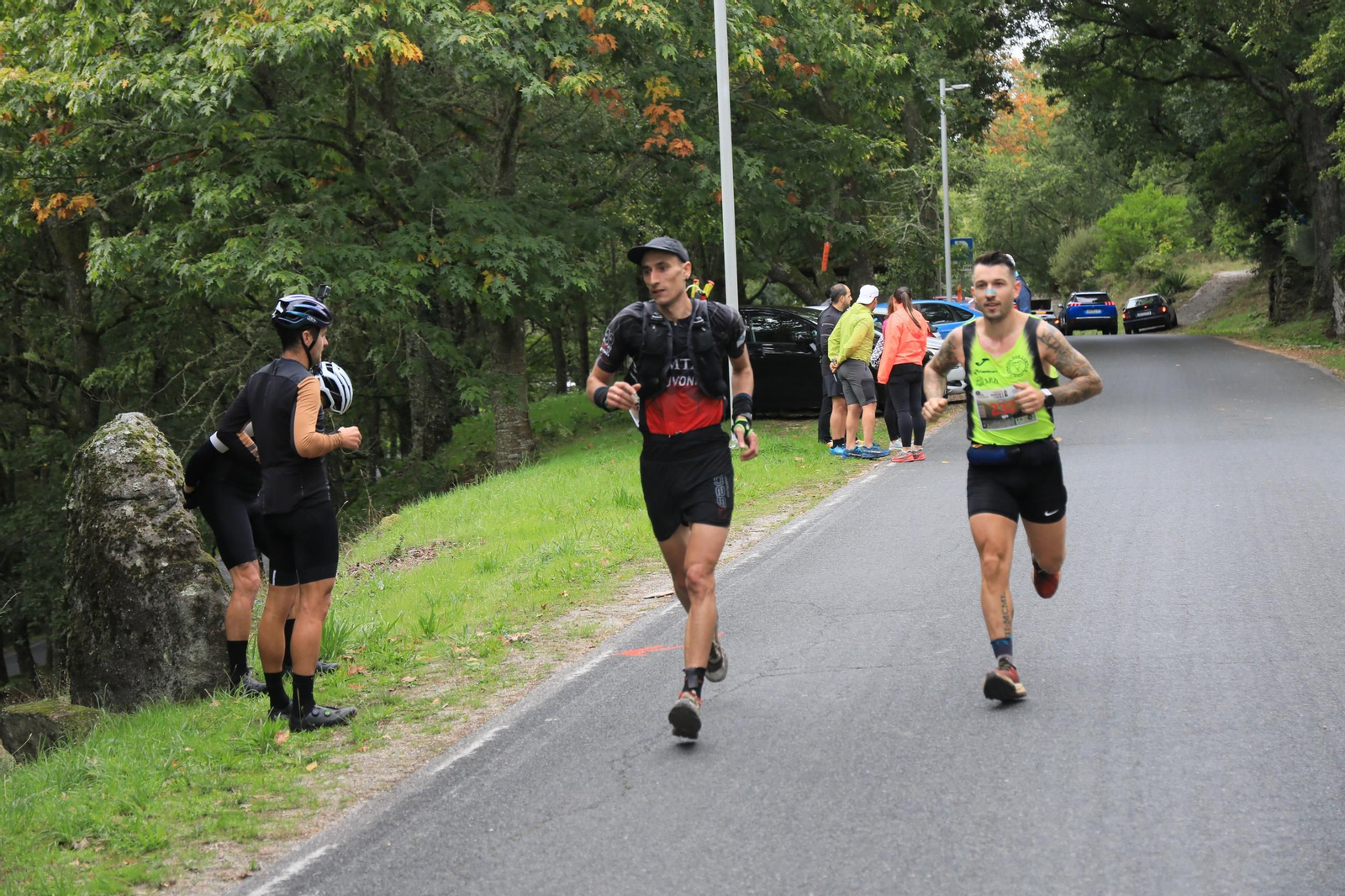 Galería | El Trail Ribeira Sacra cumple diez años y lo celebra entre montes y miradores, en fotos