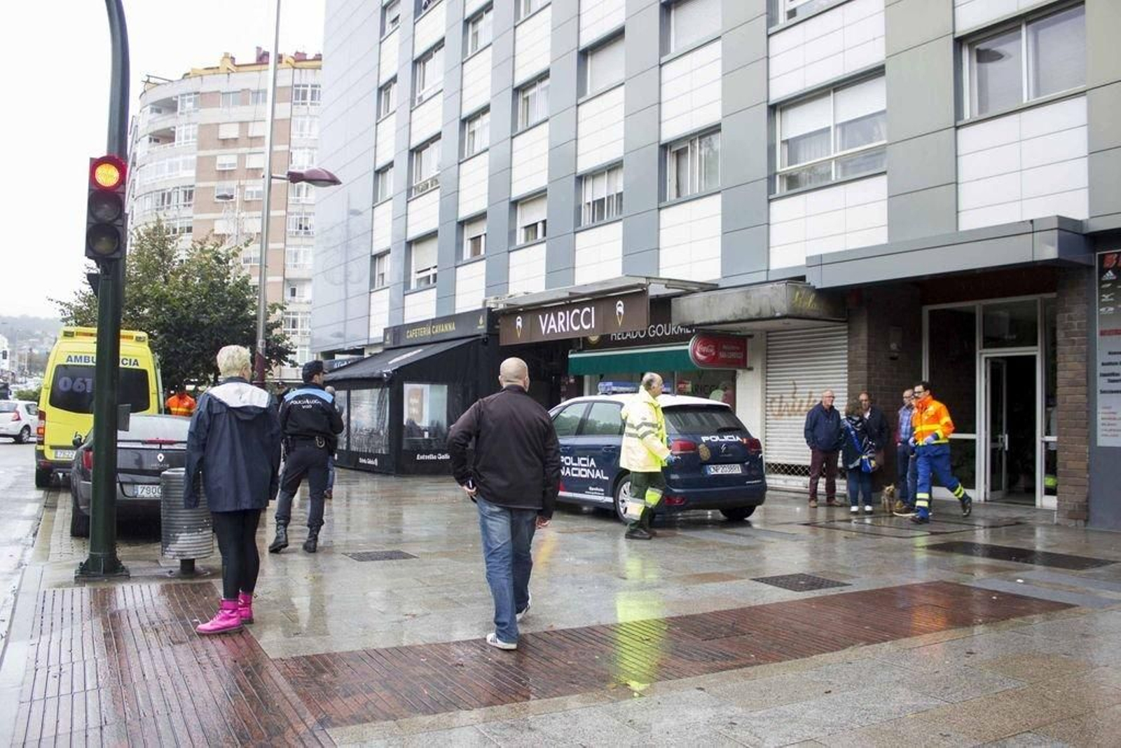 Los hechos tuvieron lugar en este edificio de la avenida de Castrelos en octubre pasado.