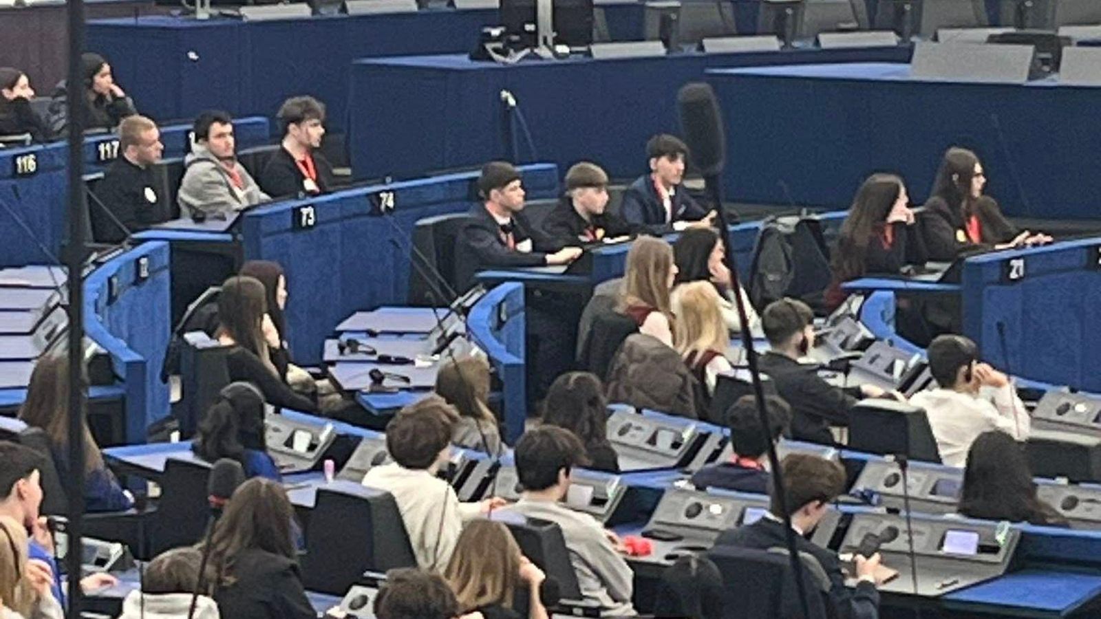 Alumnado do Chivite no Parlamento Europeo.