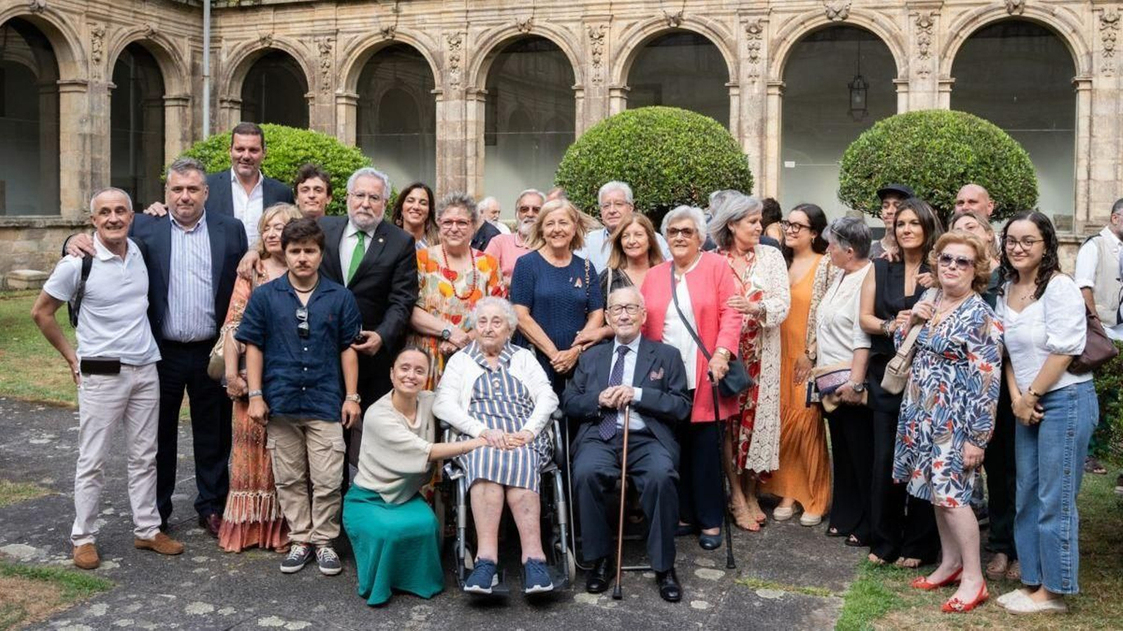 La familia Santalices durante el acto.