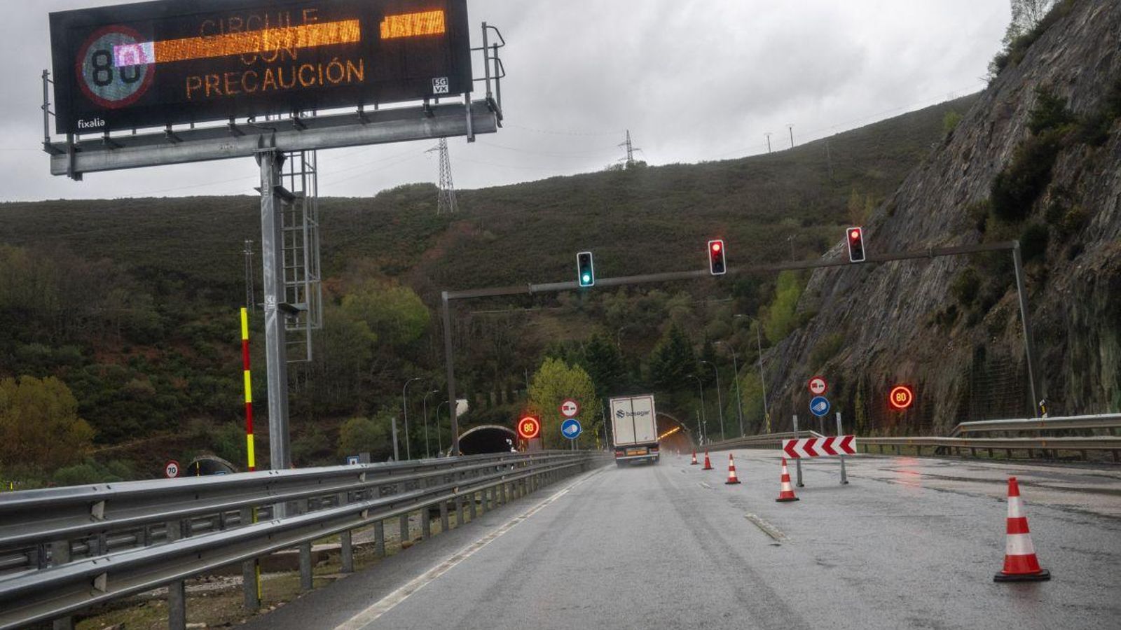 Panel defectuoso antes de la entrada a la provincia