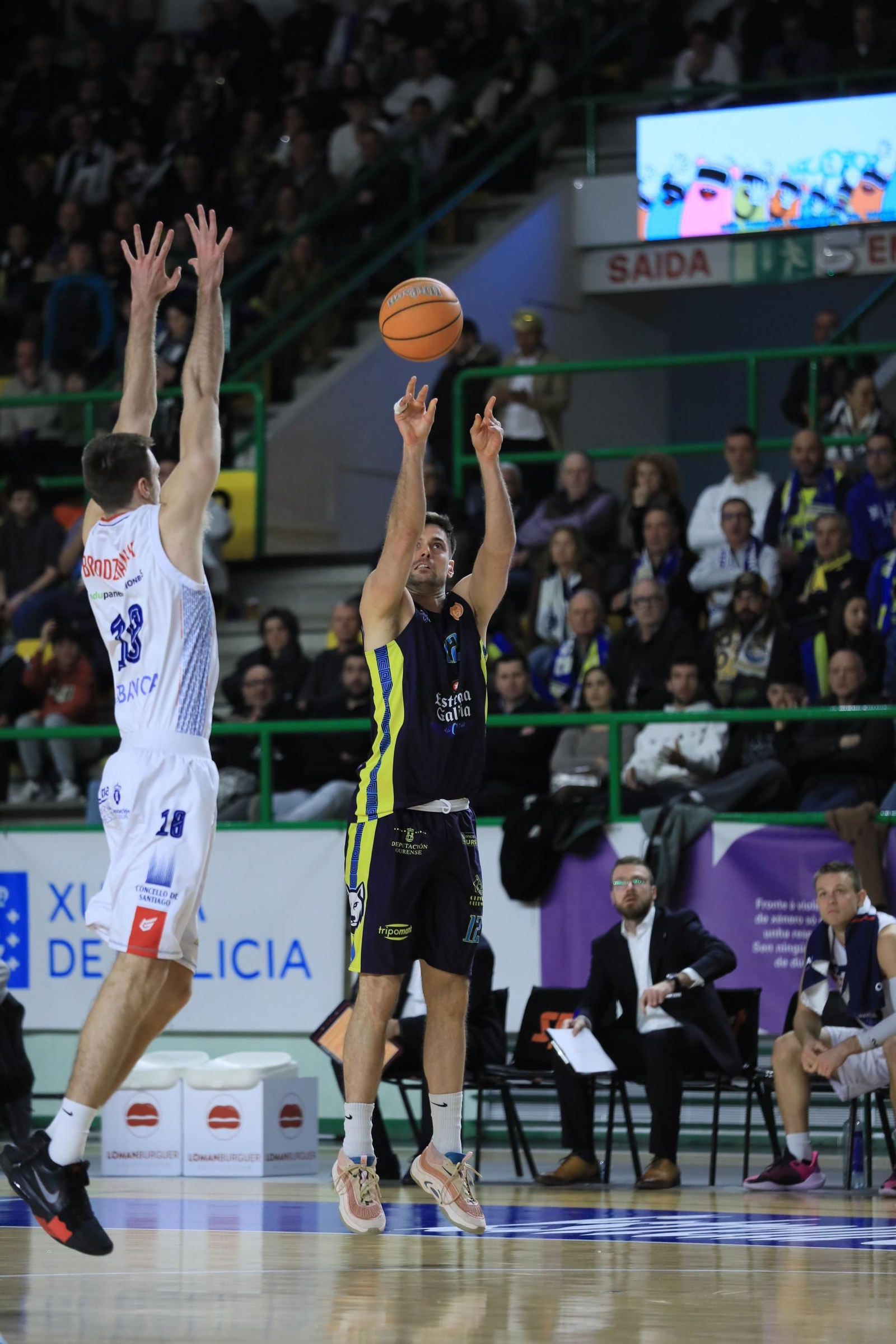 Galería | El Pazo, a reventar para el derbi COB-Obradoiro