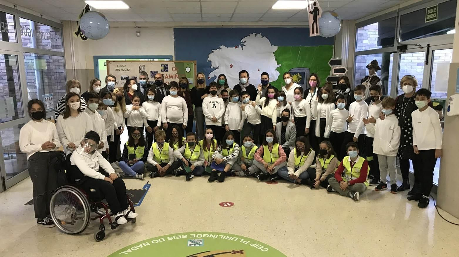 Los alumnos de 6º de Primaria presentaron la biblioteca del Seis do Nadal.