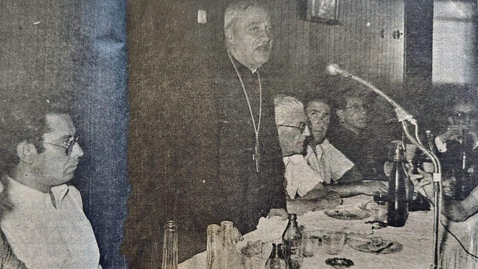 El obispo monseñor Temiño se dirige a los trabajadores en la Residencia de Carballiño.