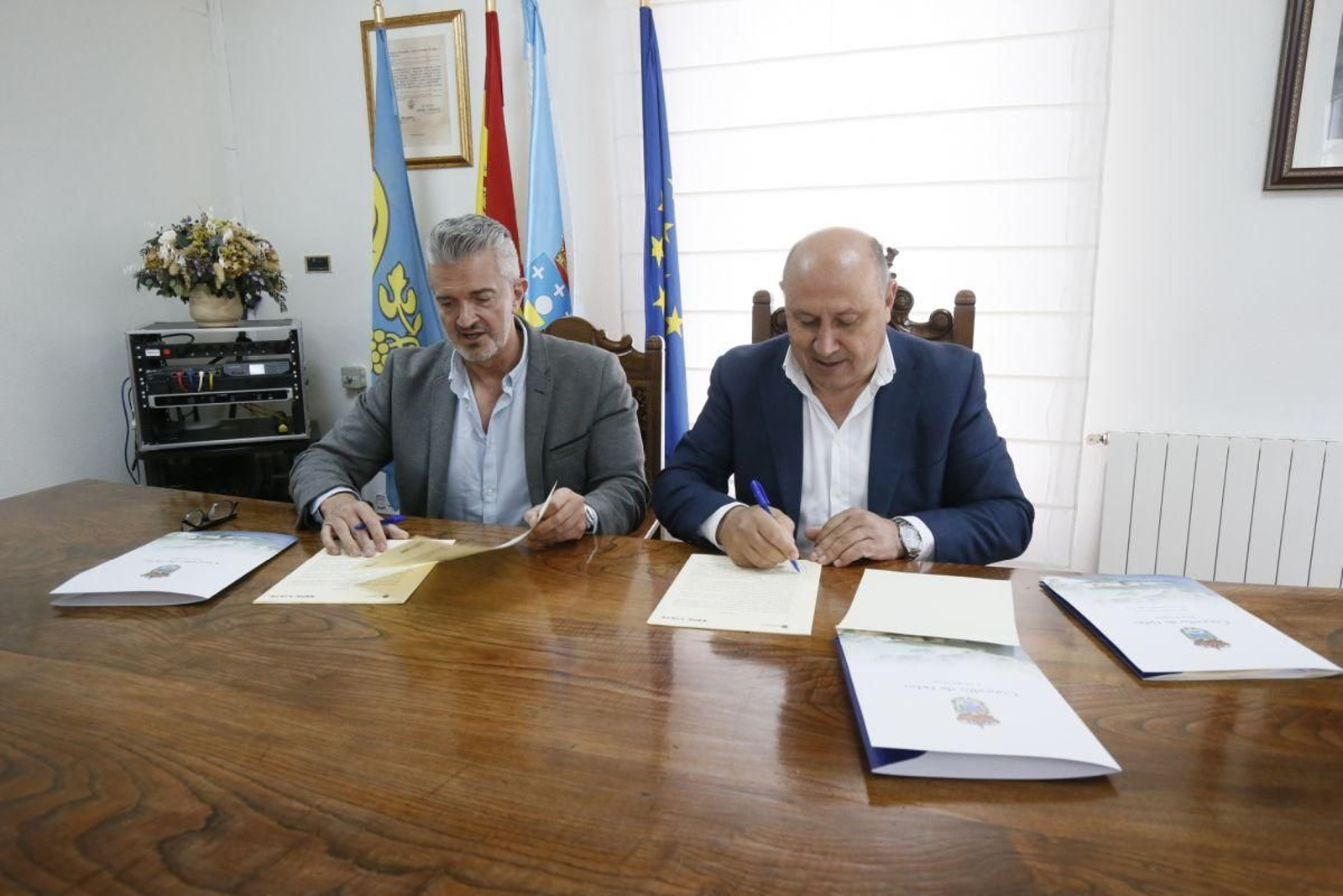Horacio Gil y Juan Ramón Meléndez,  rubricaron el acuerdo, en Arbo.