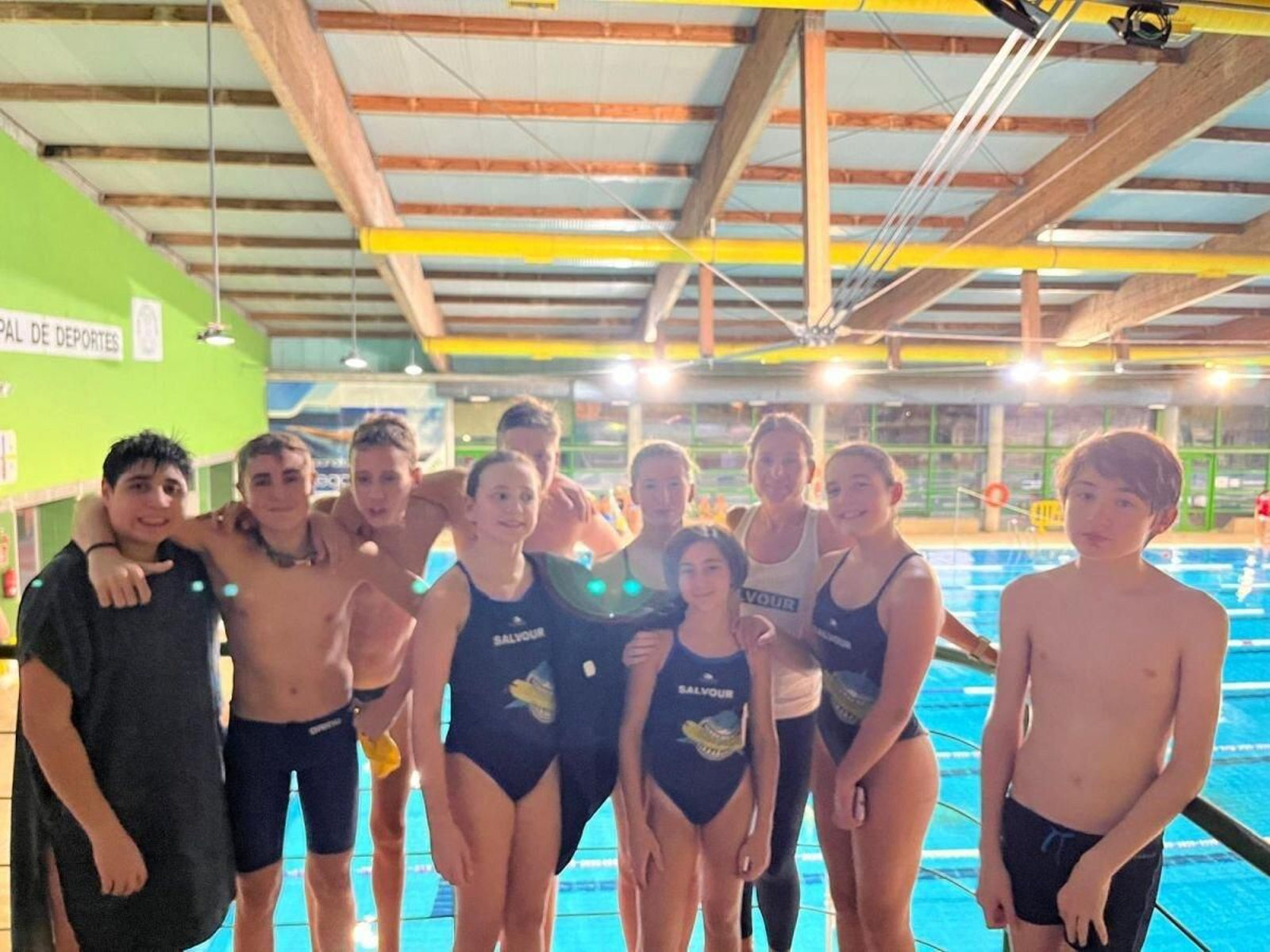 Más competidores del club local que ejerció como anfitrión en la prueba.