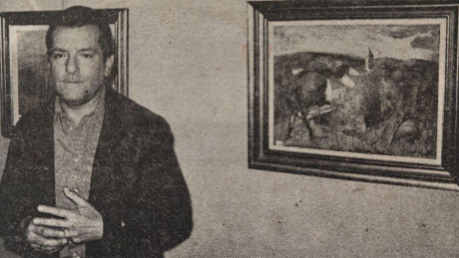 Leopoldo F. Varela con una de sus obras.