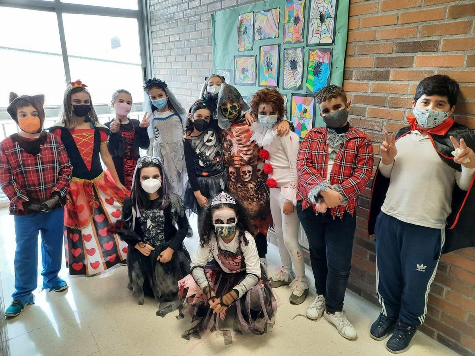 Irmáns Villar. Personaxes do máis variado para festexar.