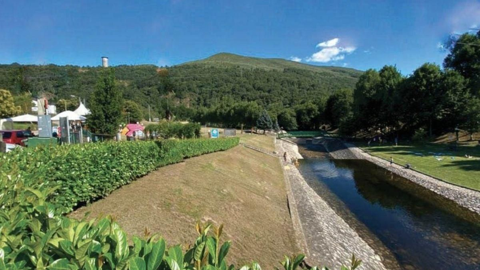 Instalaciones de la playa fluvial del Cenza, en Vilariño de Conso.