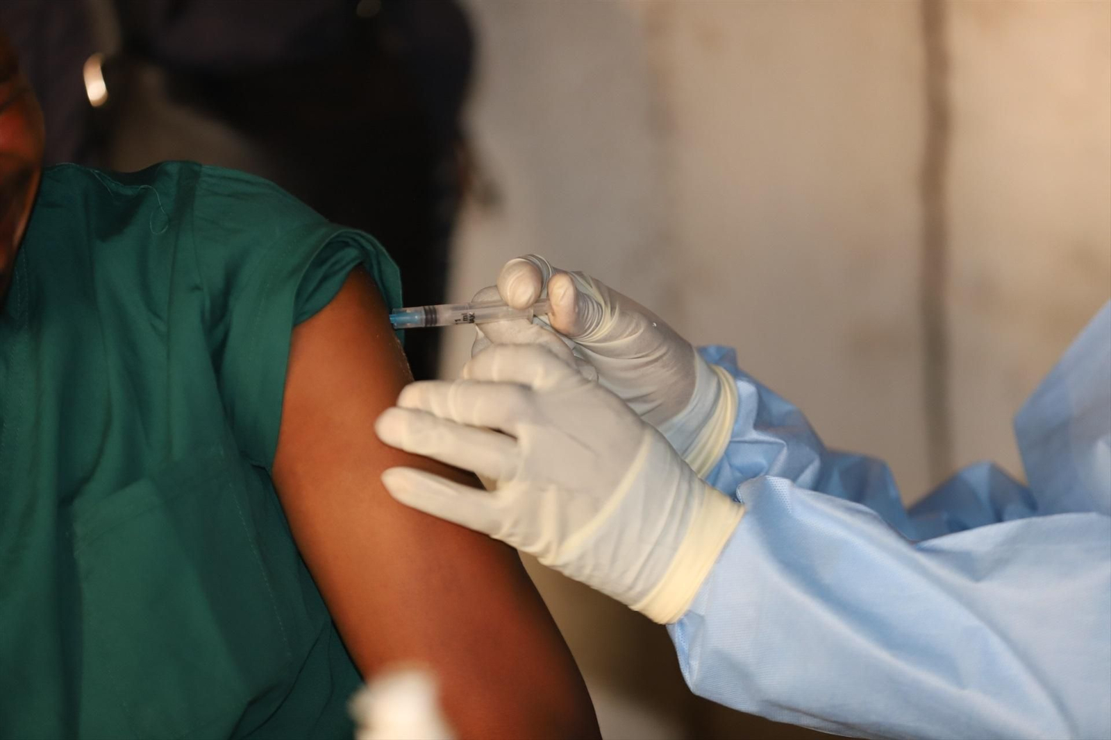 Vacunación contra el ébola