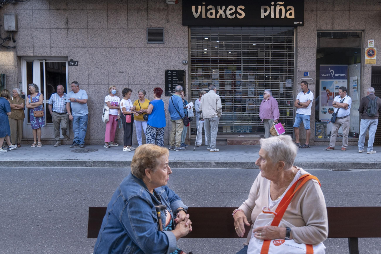 Galería | Colas, consultas y destinos: así arrancan los viajes del Imserso en Ourense