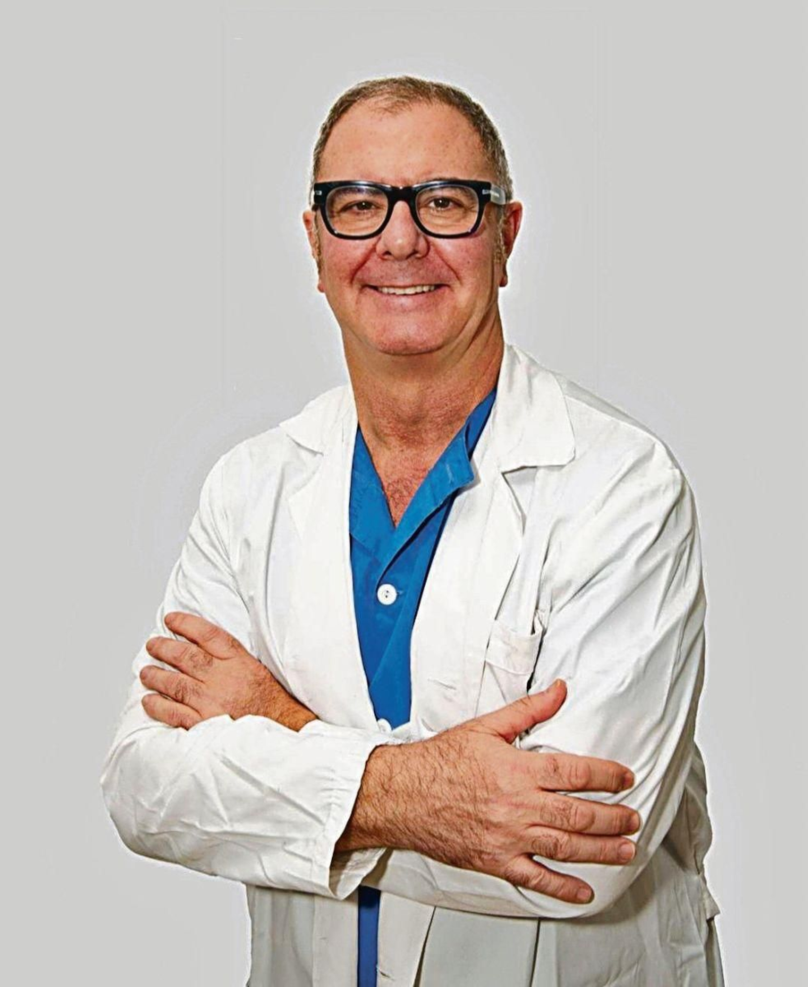 El doctor Pedro Pascual, en su consulta.