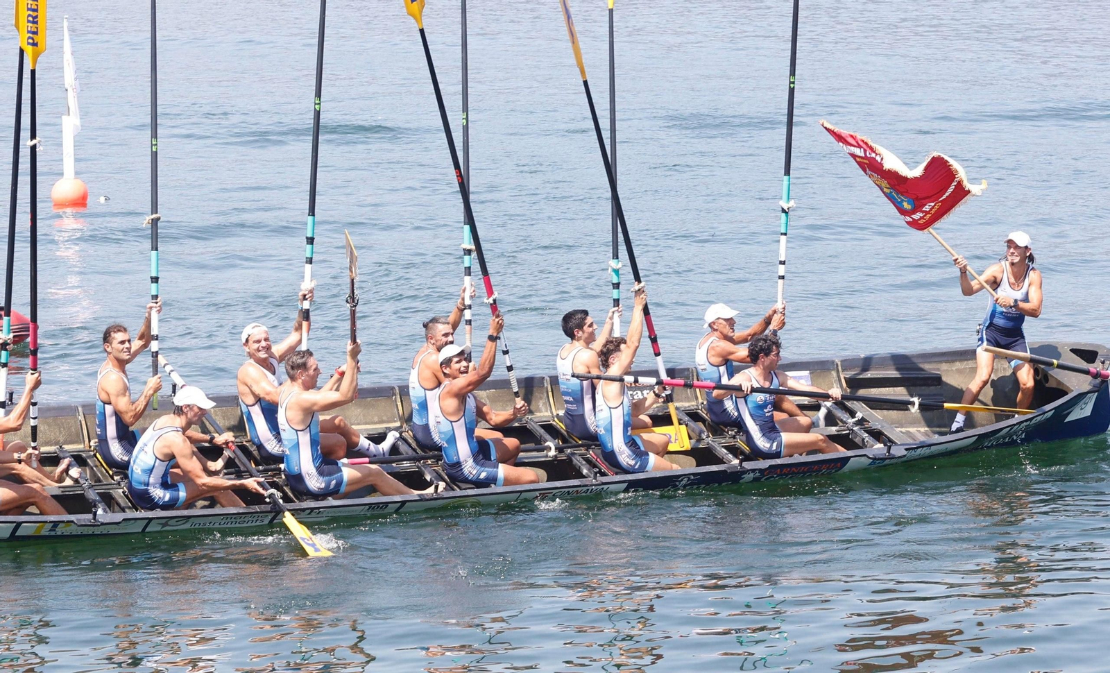 Traineras en Cesantes.