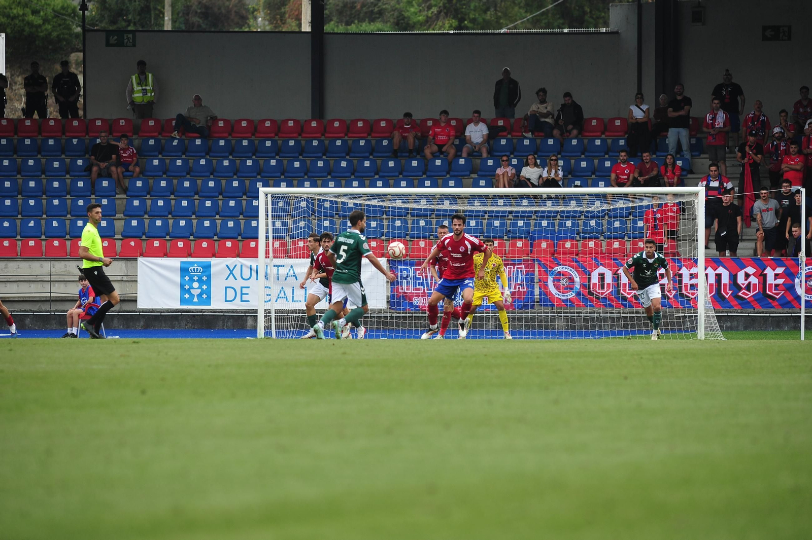 Galería | O Couto disfruta del buen tiempo y el empate de la UD Ourense ante el Cacereño