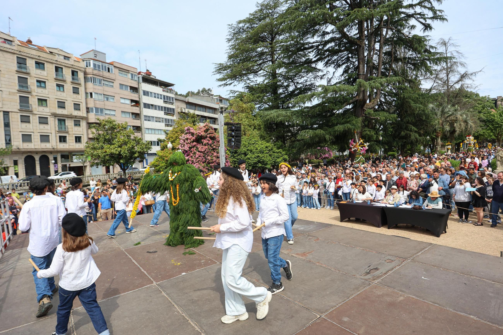 Galería | Muchas flores y música para celebrar los 'maios' en Redondela