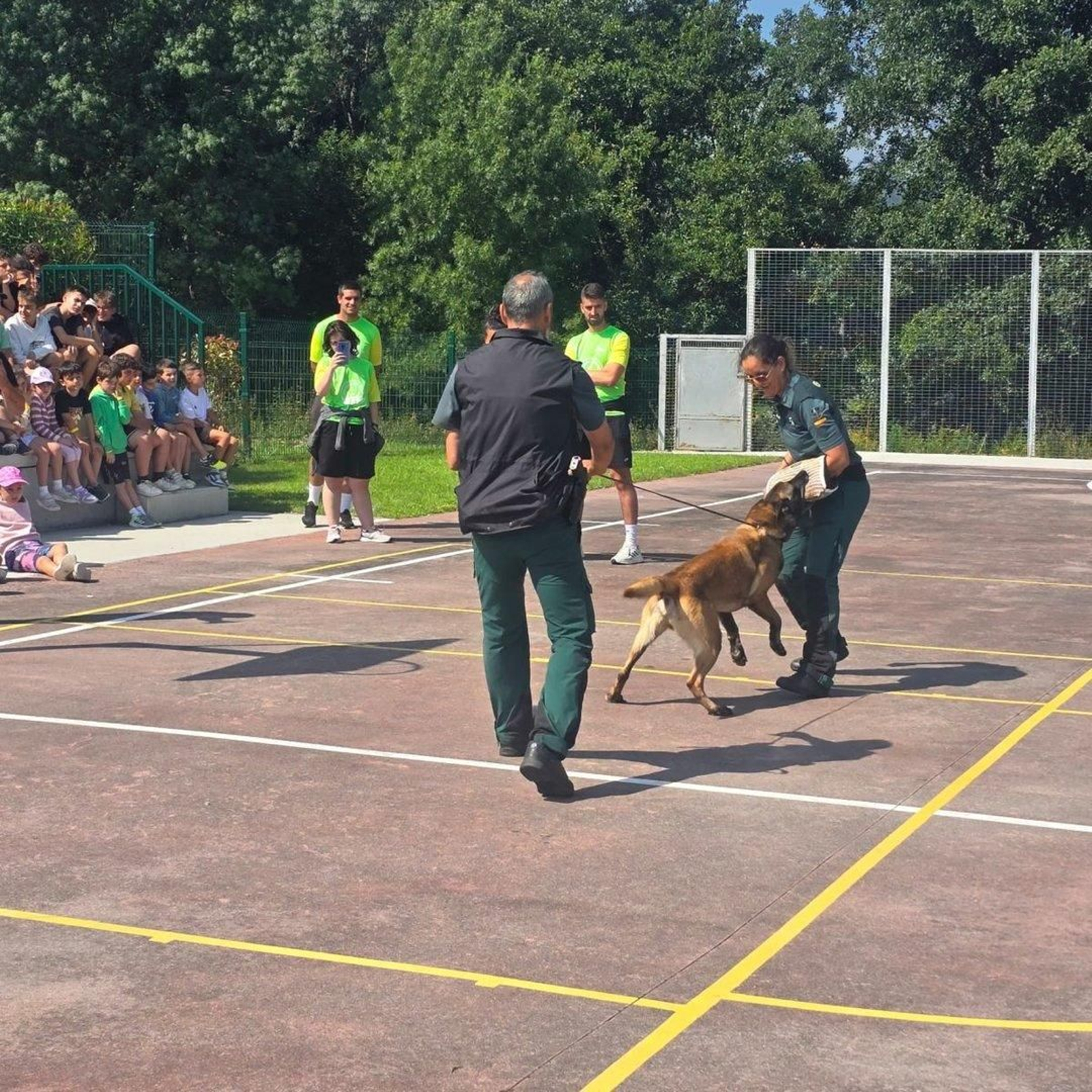 Exhibición de la unidad cinológica.