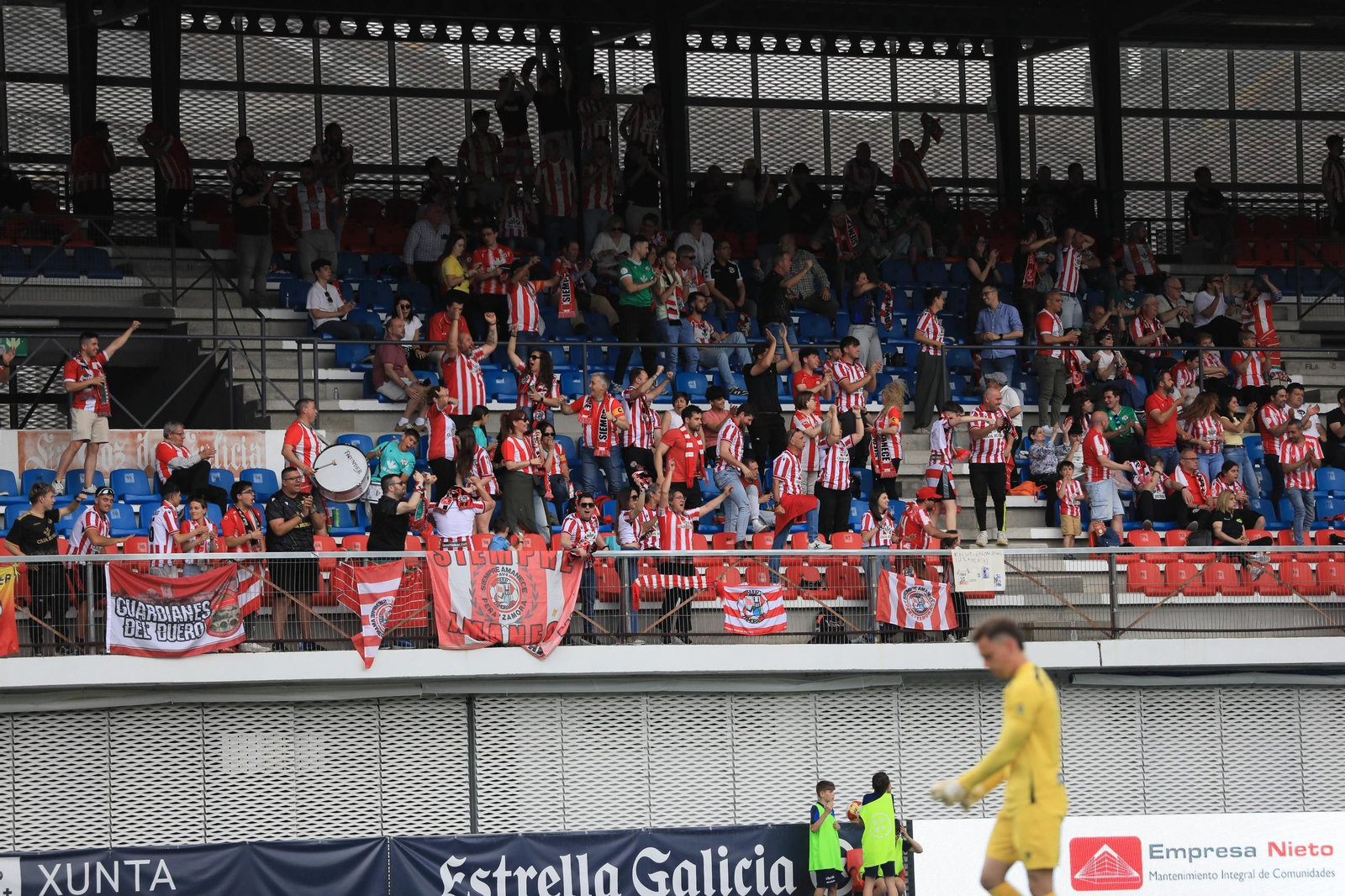 Galería | El Estadio de O Couto vive otra derrota, polémica, del Ourense CF