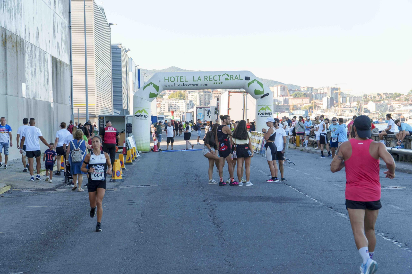 Galería | El puerto pesquero de Vigo acoge hasta cinco carreras organizadas por Carlos Adán