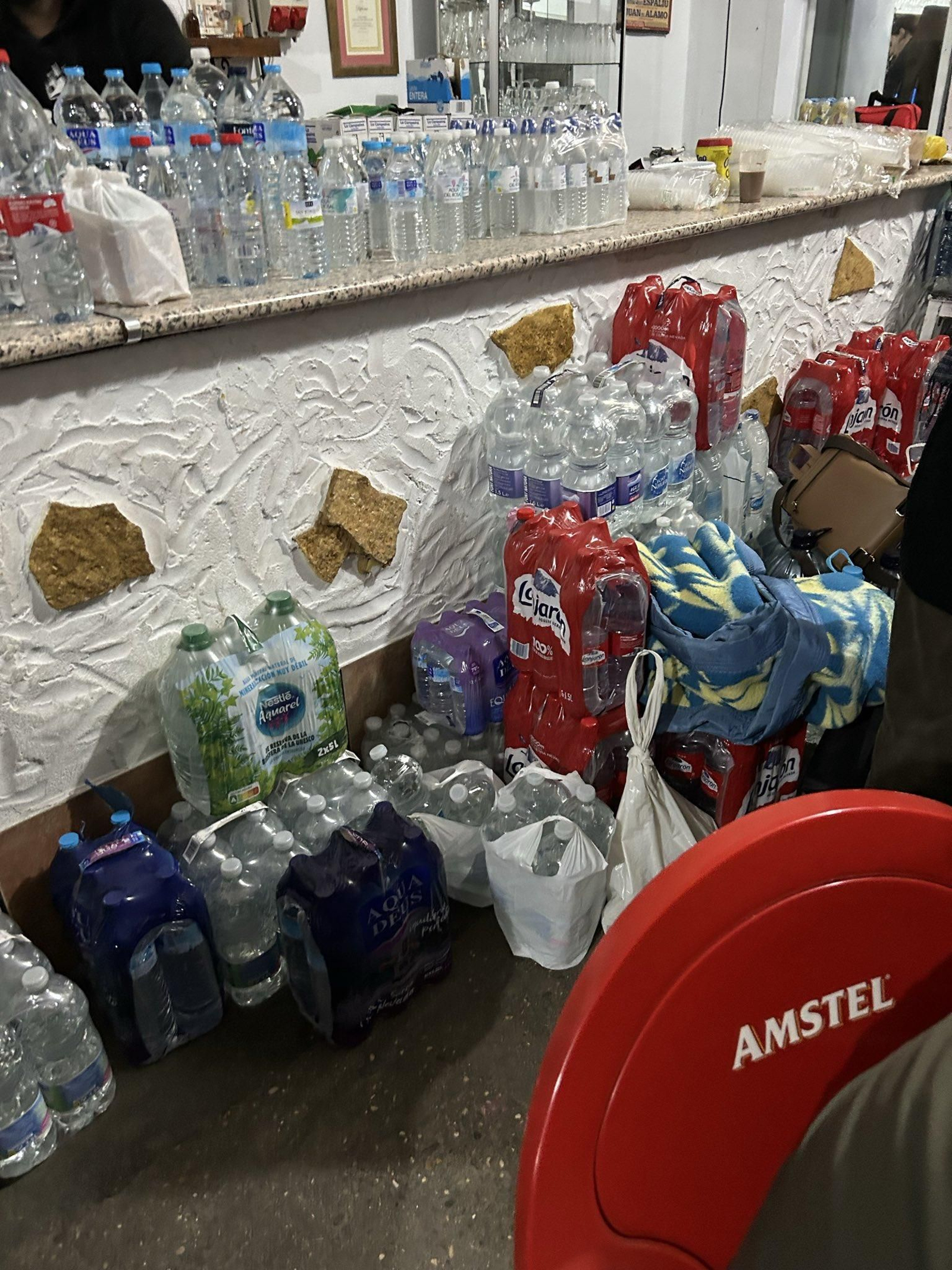 Fotos | Brutal impacto entre un tren Alvia y un Iryo en la línea de alta velocidad a la altura de Adamuz (Córdoba). Atención a los afectados en el pueblo de Adamuz.