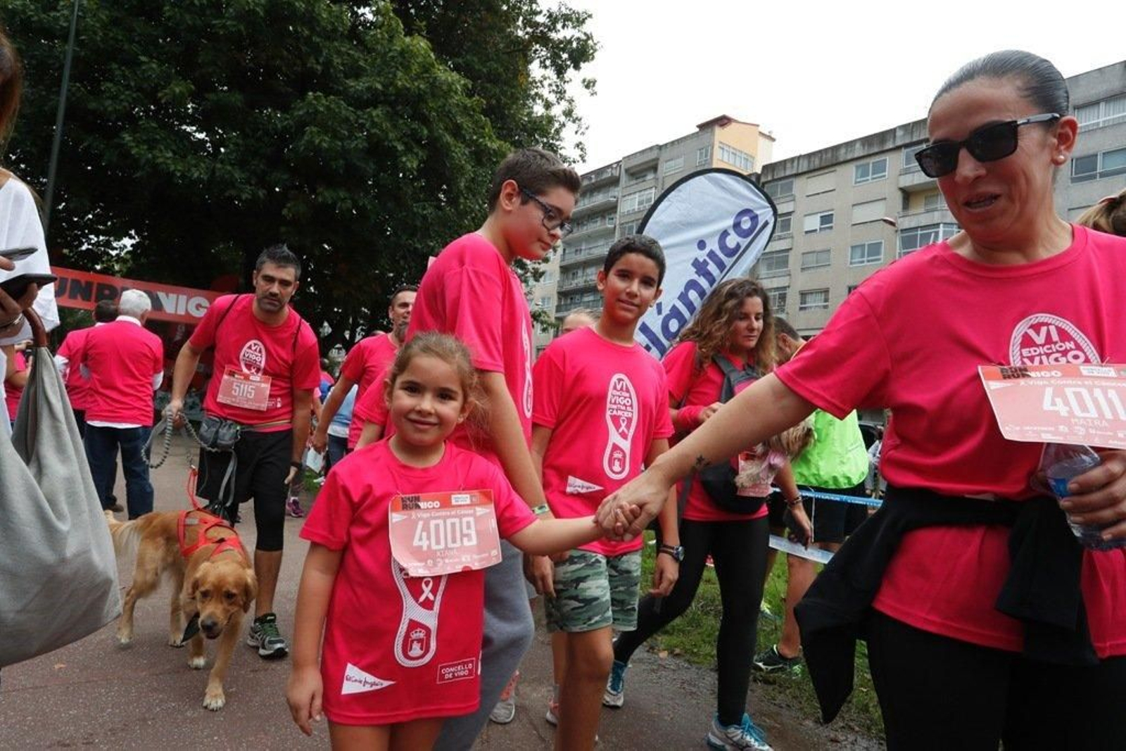 El color rosa abarrotó la Avenida de Castelao - JV Landín 109