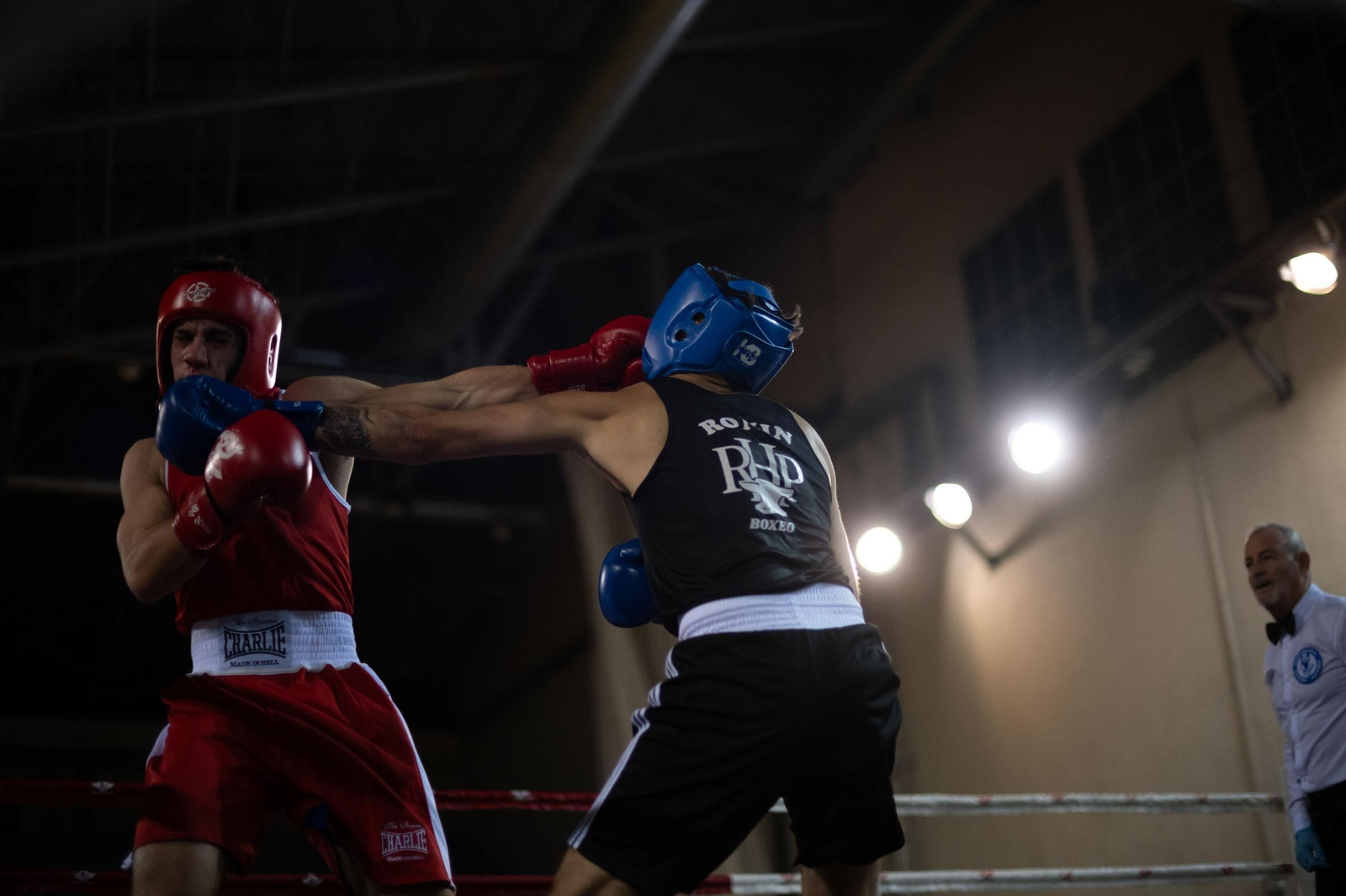 Galería | El boxeo vive una velada espectacular en la vuelta de Simón González a un ring
