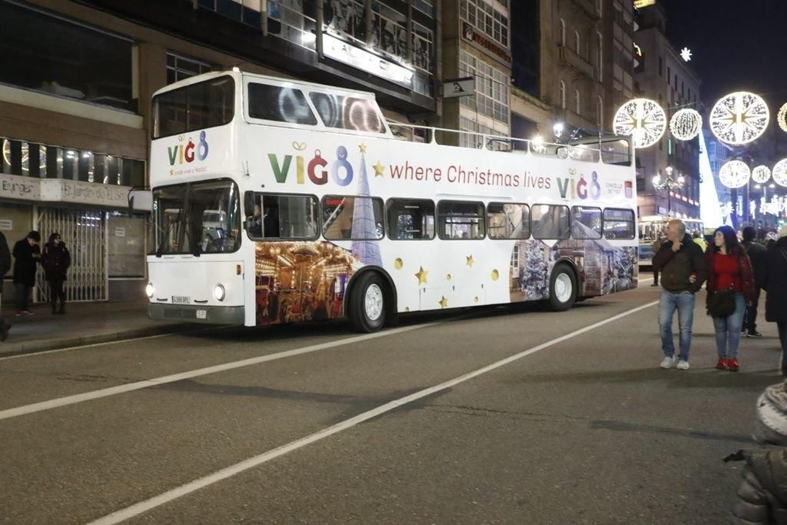 Los turistas invaden Vigo en el Puente10