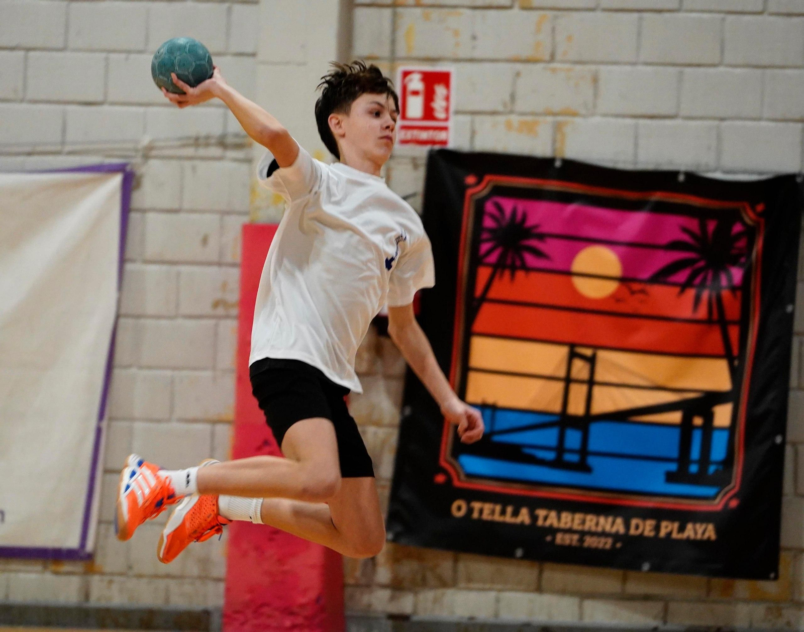 Galería | Chapela acoge un entrenamiento multigeneracional de balonmano