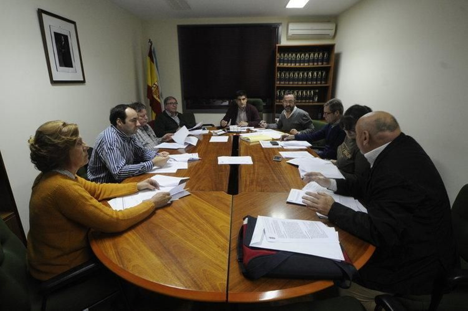 Sesión plenaria de la Corporación municipal de Cenlle.