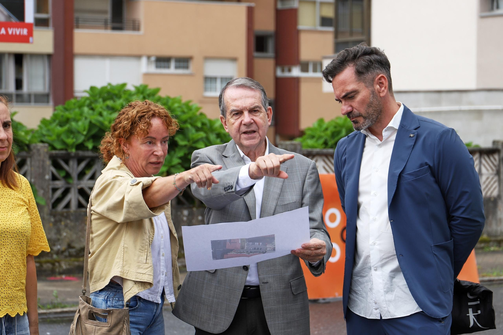 El alcalde Abel Caballero visitó este martes las obras en la calle Soutomaior.