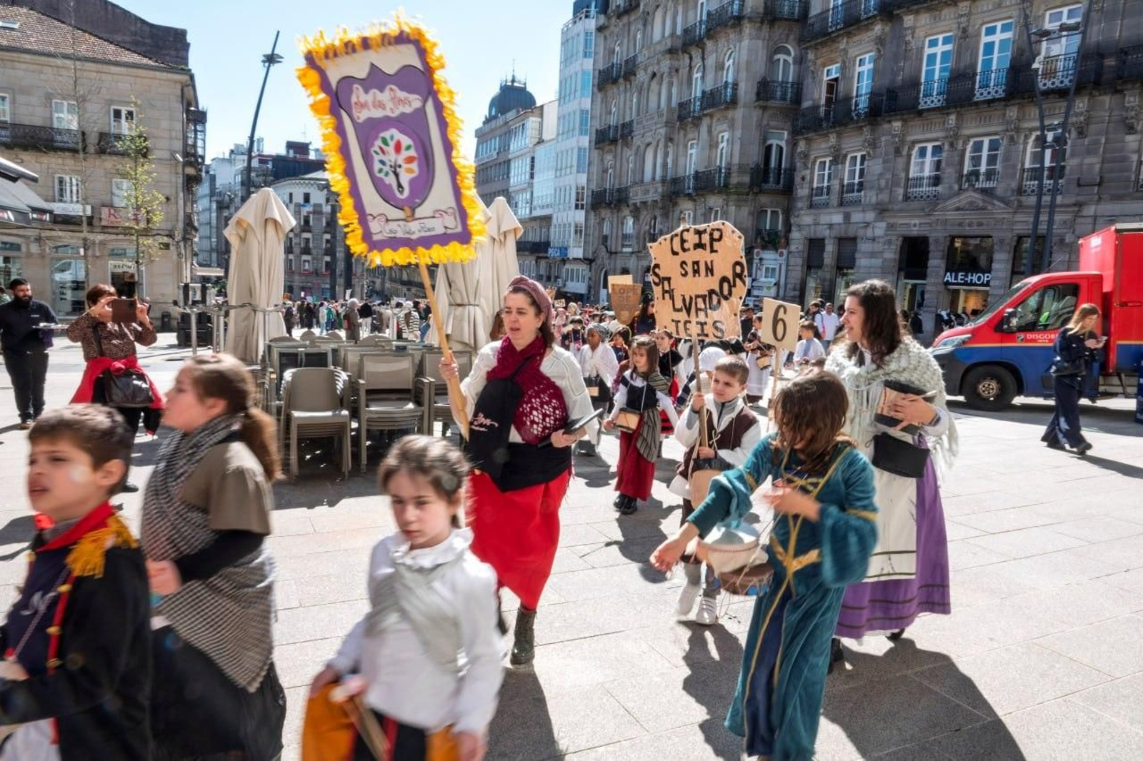 Galería | Cientos de niños toman Vigo por la Reconquistiña