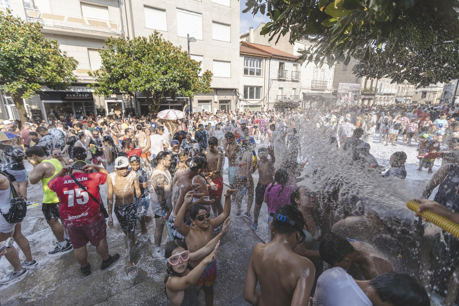 Galería |  Verín se echa a la calle al compás de las batucadas