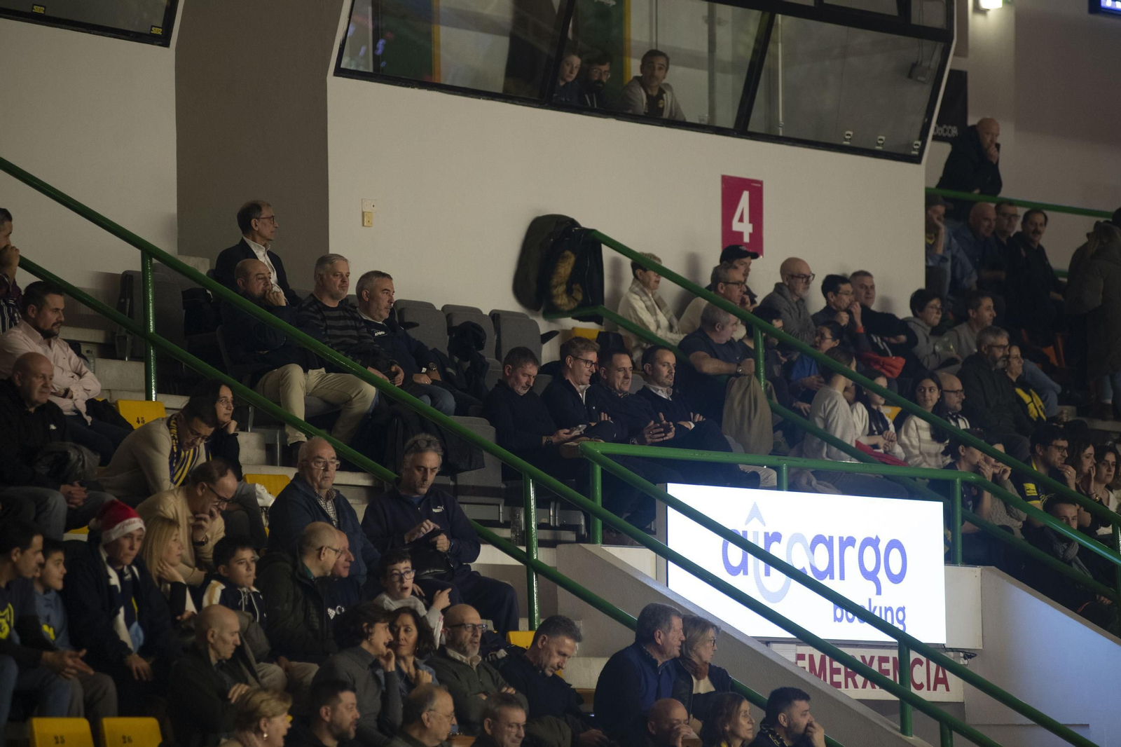 Galería | El Pazo se llena de Navidad en la primera derrota del COB como local