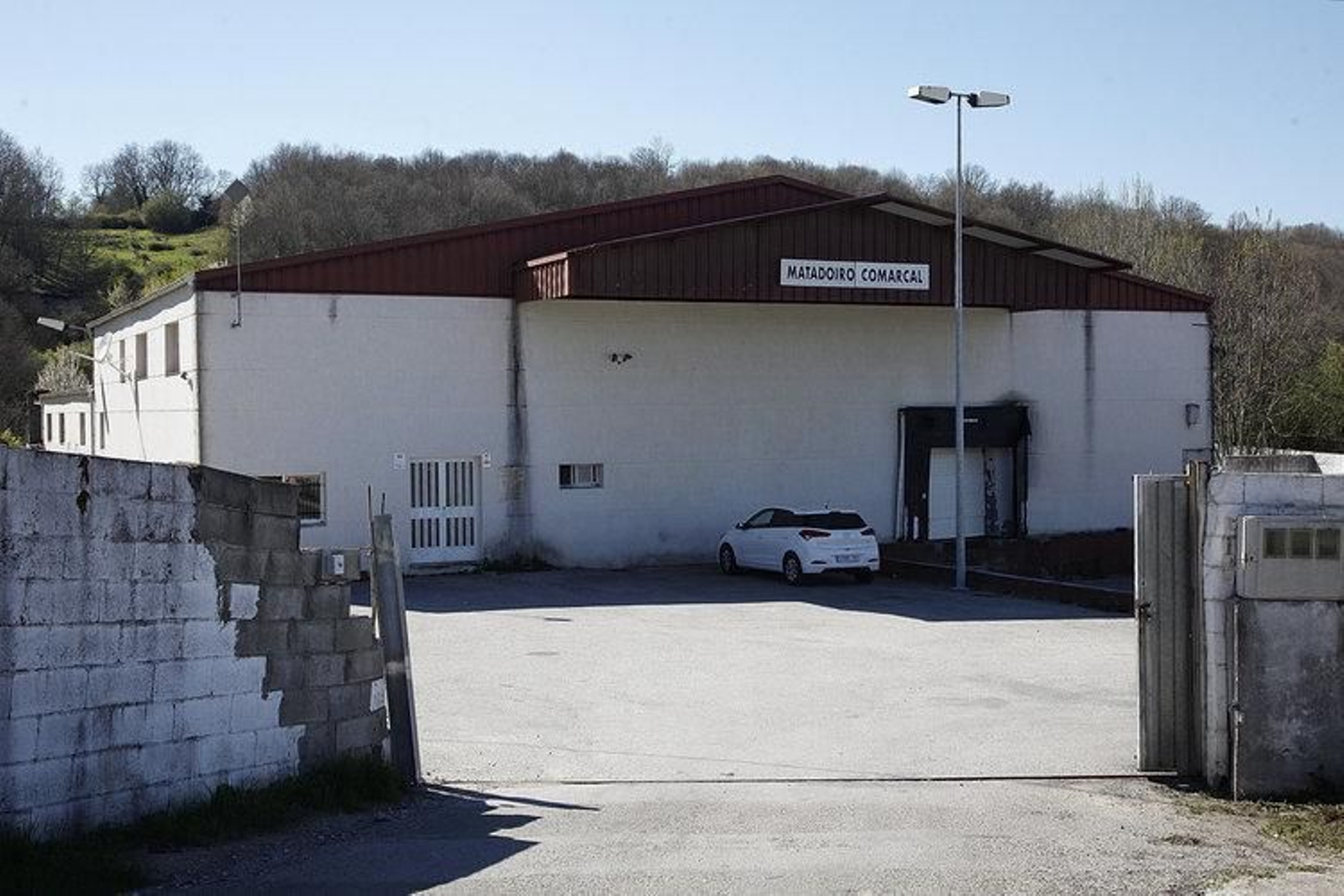 El matadero de Trives, donde los agentes realizaron un registro y detuvieron a una persona.