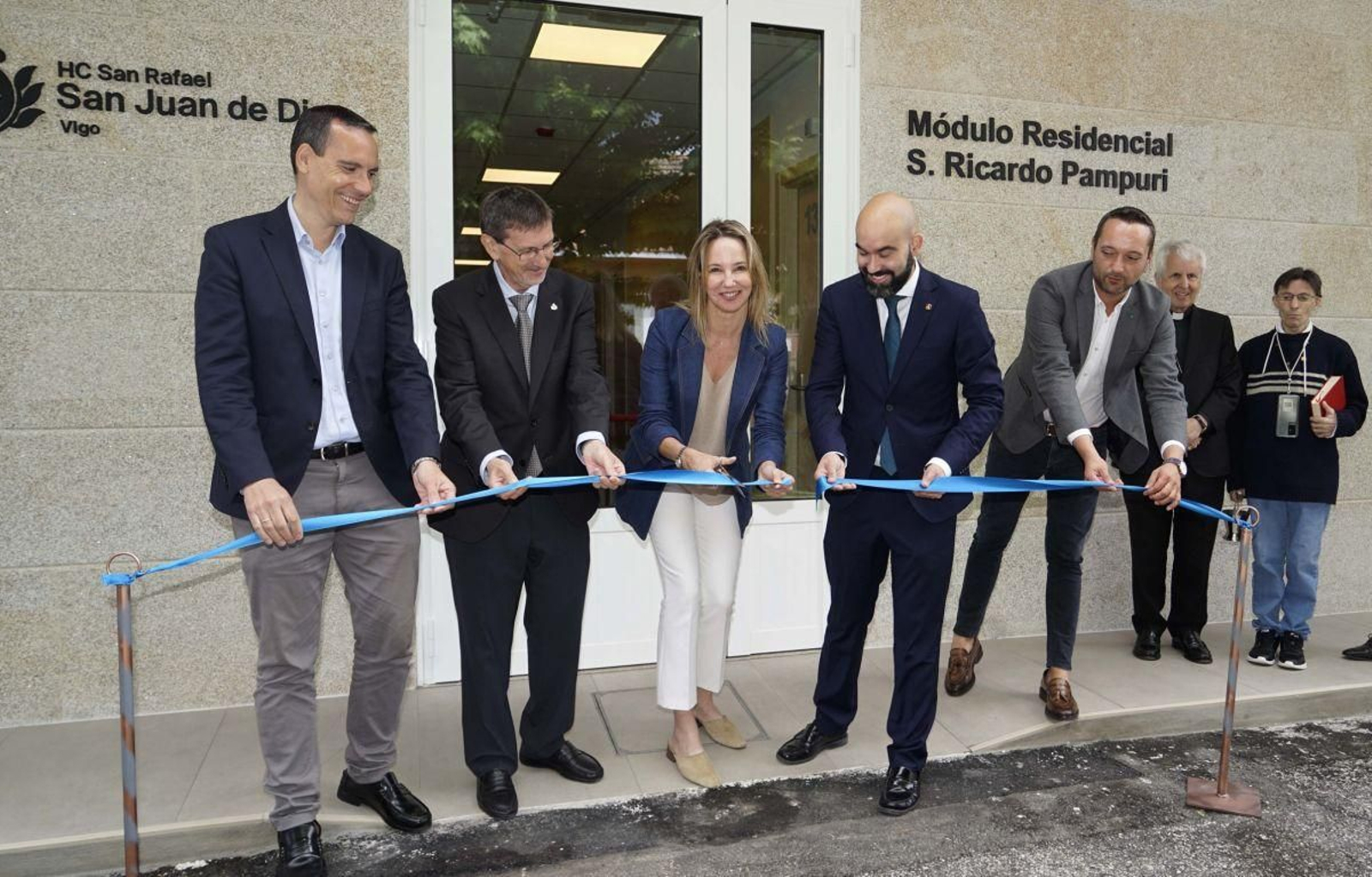 Autoridades y representantes de San Rafael cortaron la cinta.