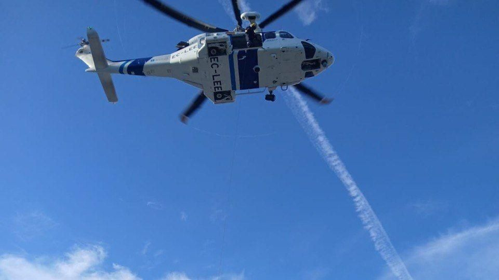 El helicóptero en el que se evacuó a la menor de Cíes