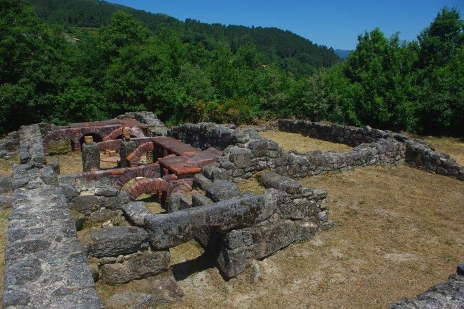 El yacimiento arqueológico romano Aquis Originis de Lobios tras las labores de limpieza.