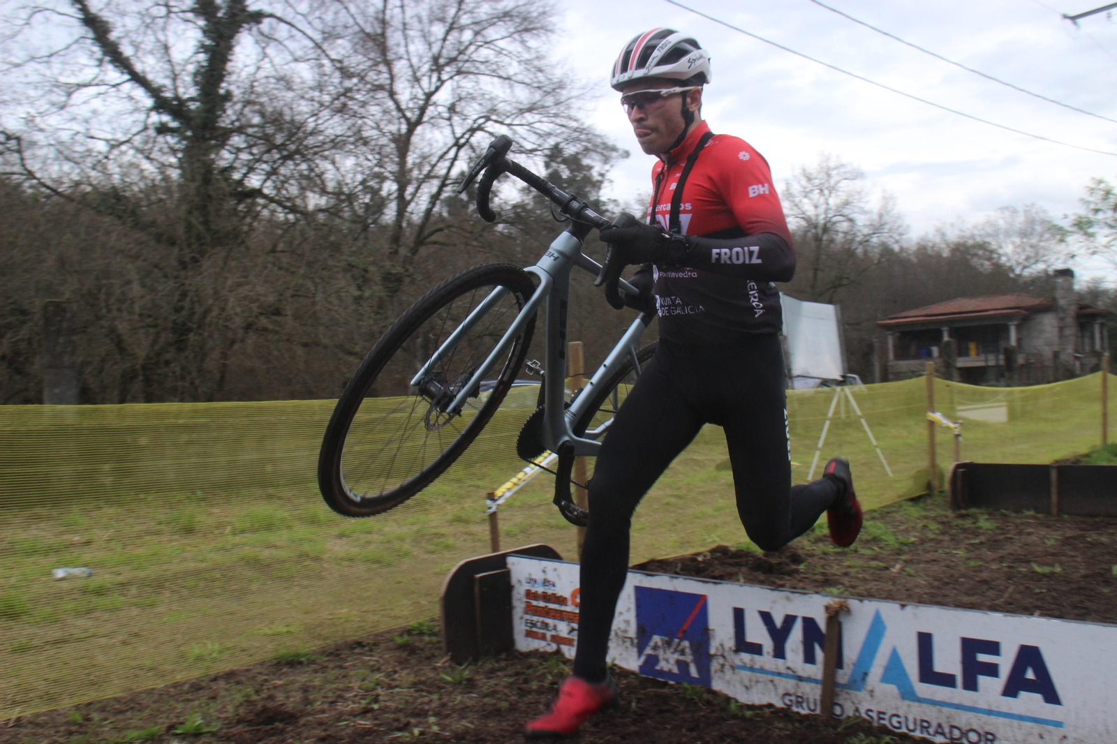Galería | El campeón de ciclocross Miguel Rodríguez entrena en su Ponteareas natal