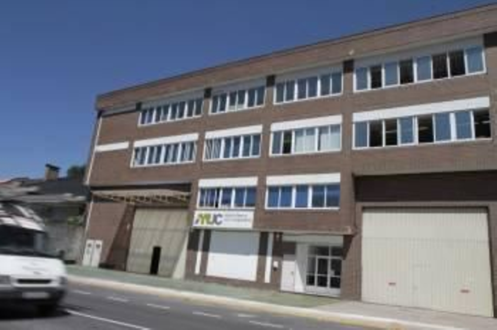 La planta de fundas de asientos apenas tiene actividad en Redondela. Foto: J.V. Landín