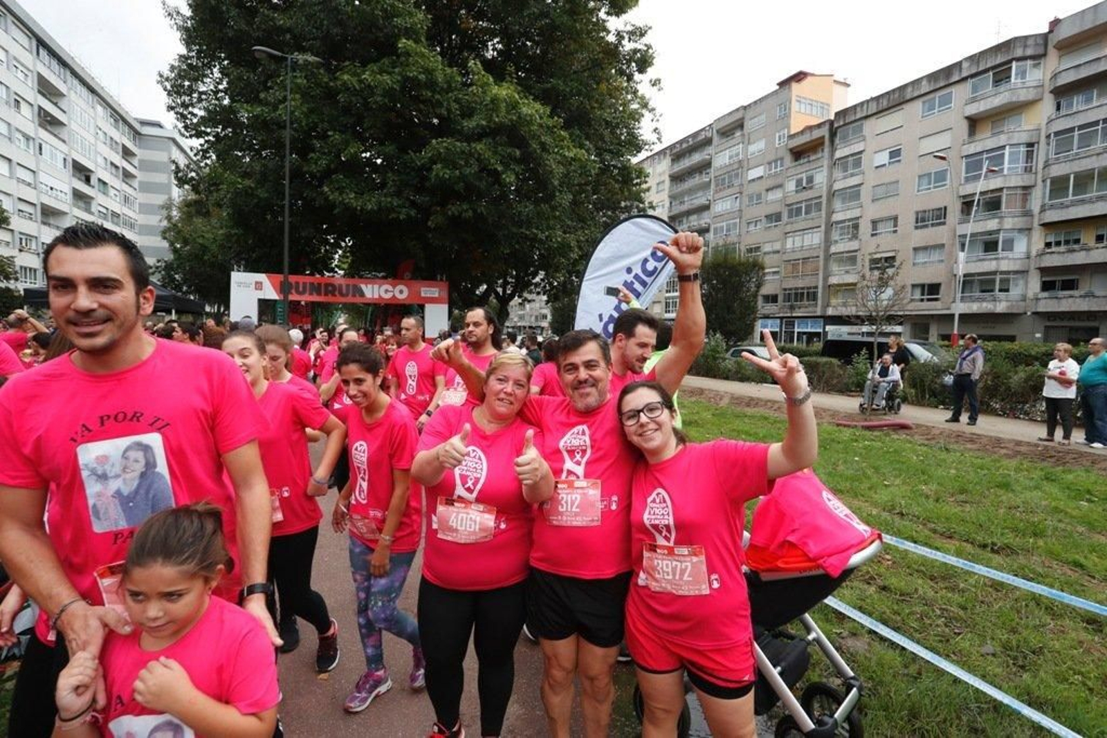 El color rosa abarrotó la Avenida de Castelao - JV Landín 129