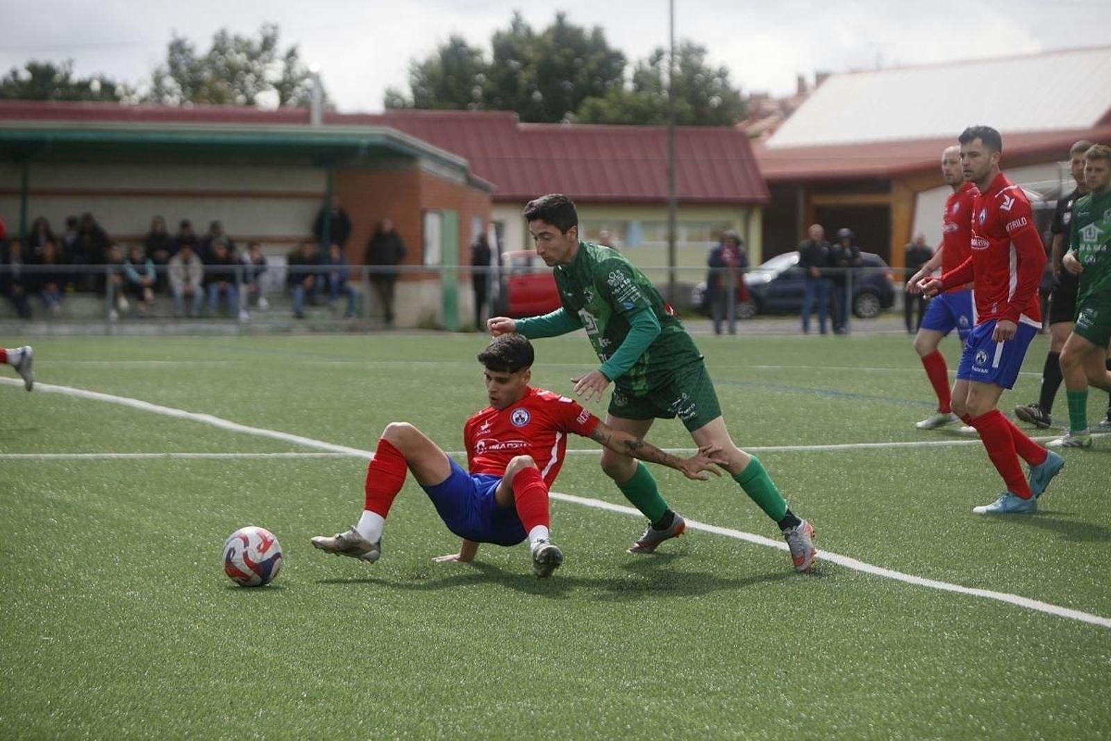 Una jugada del Arenteiro B ante el Verín, en otro partido.