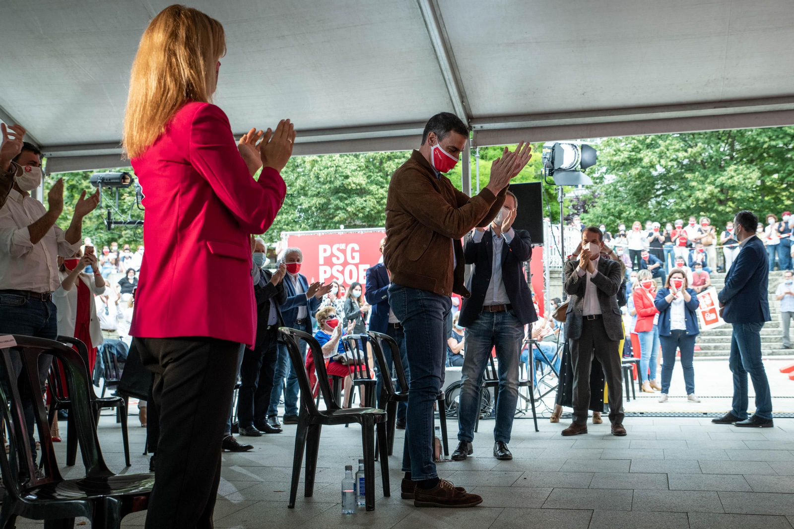 OURENSE (XARDÍNS DO POSÍO). 27/06/2020. OURENSE. El presidente del gobierno, Pedro Sánchez, acompaña al candidato a la Xunta de Galicia, Gonzalo Caballero y a Marina Ortega en un mitin del PSdeG-PSOE. FOTO: ÓSCAR PINAL