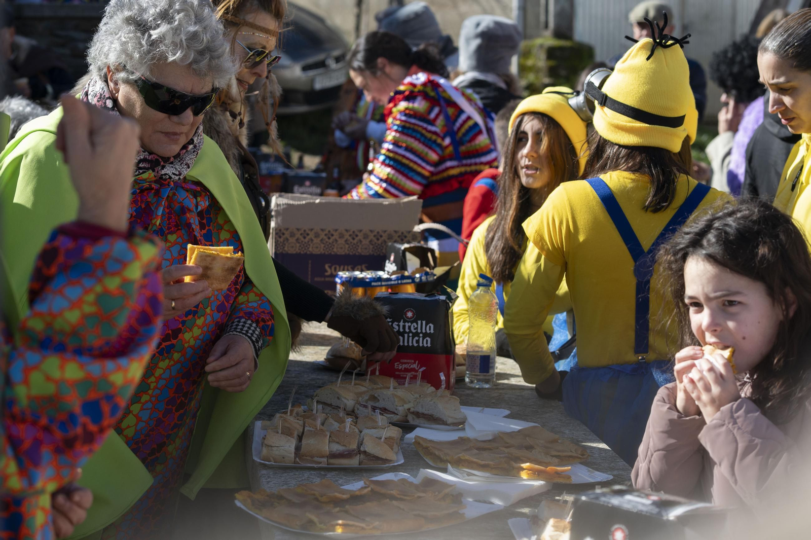 Galería | La música y el color de los Vellarróns en el Entroido de Riós