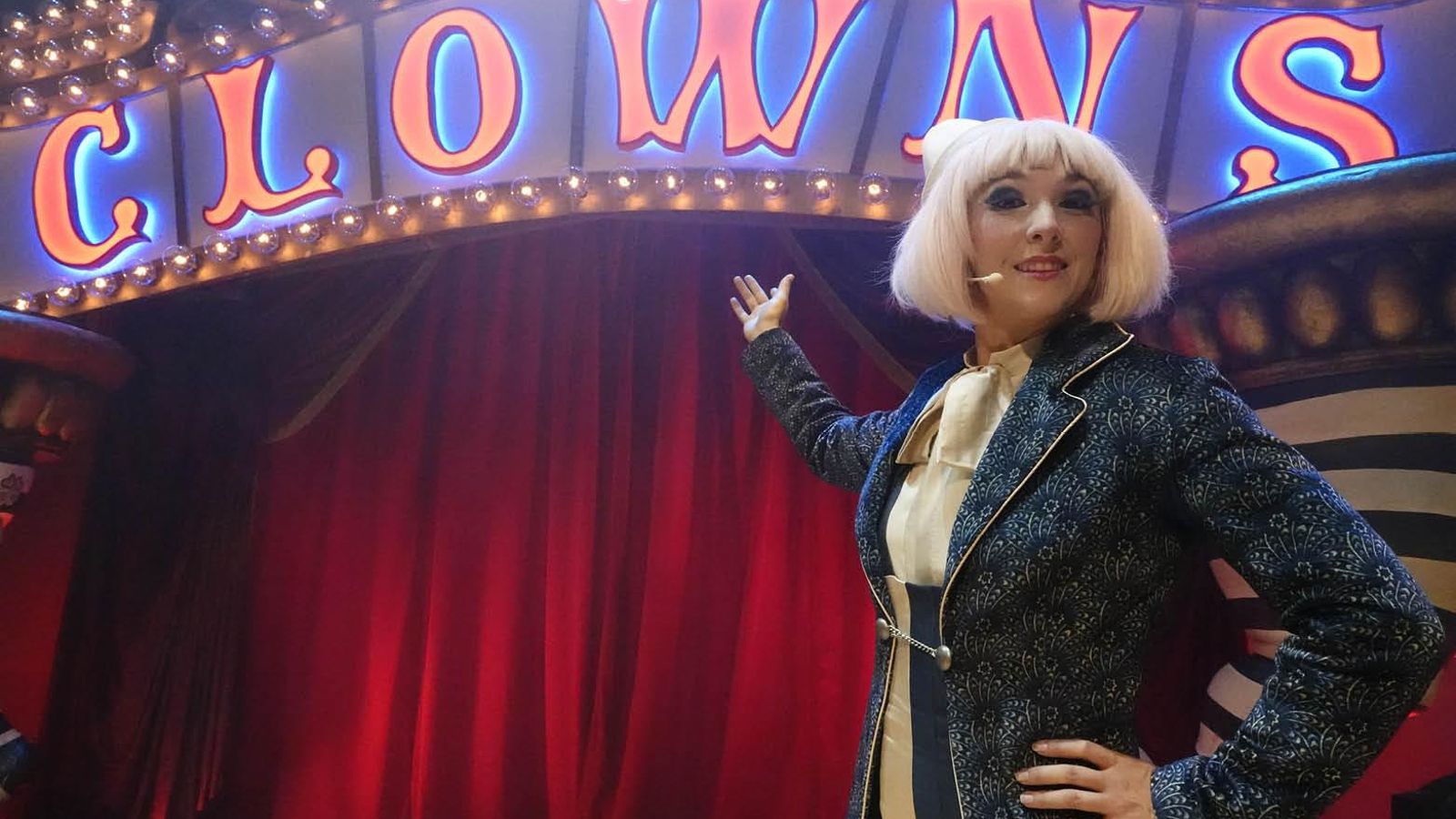 La viguesa Isabel López (Isa Belui) invita a la función en el García Barbón.