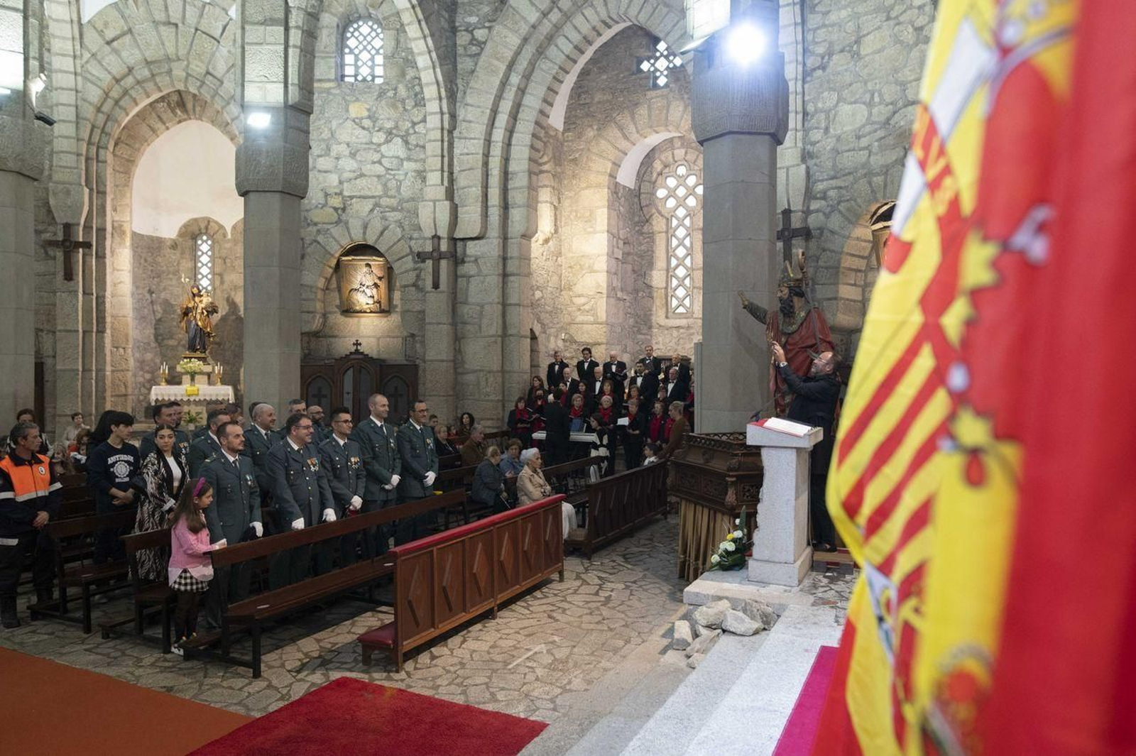 Misa del Pilar en O Carballiño (FOTOS: MARTIÑO PINAL)