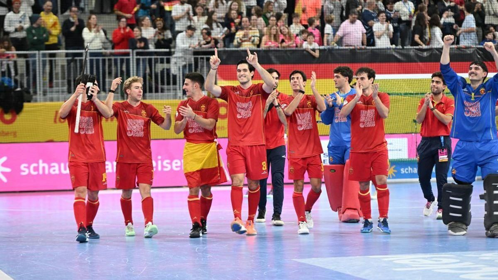Los jugadores españoles celebran el triunfo ante Alemania que les valió el bronce.