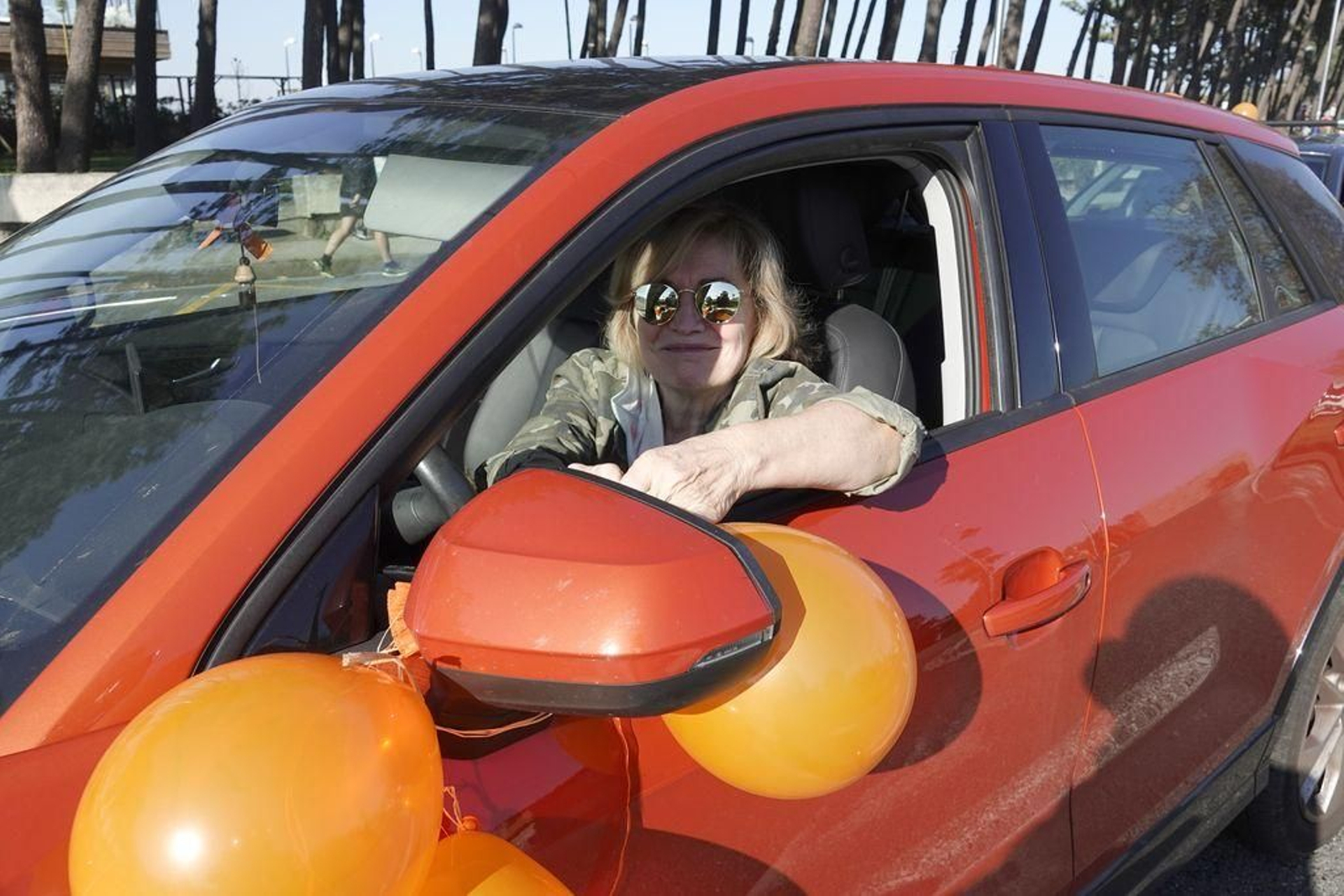 Centenares de coches recorren Vigo en protesta contra la reforma educativa4