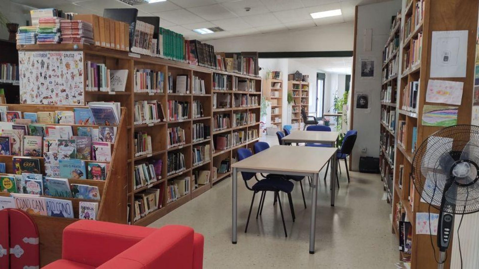 Biblioteca de Viana do Bolo en la Casa de la Cultura.