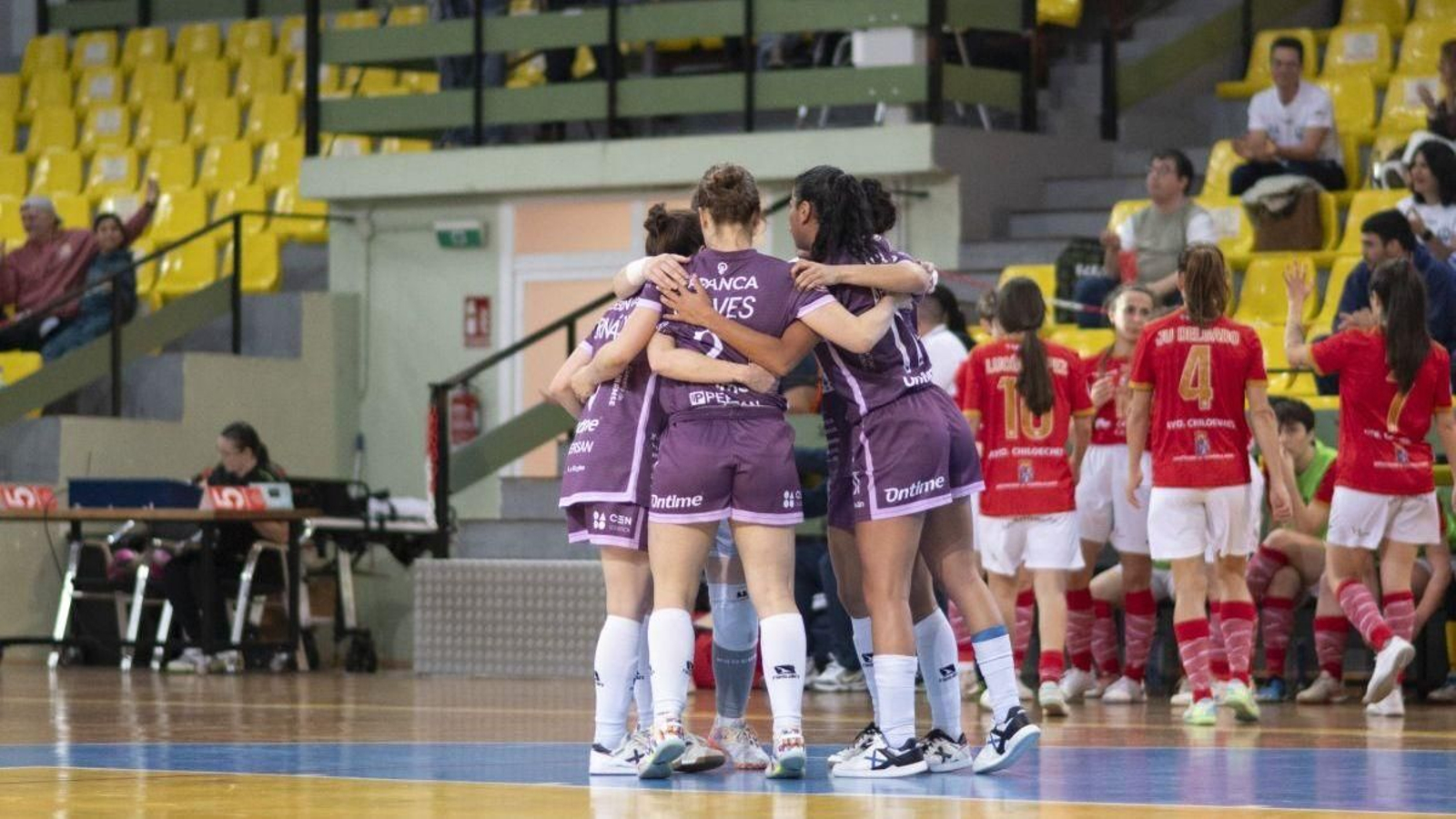 Las jugadoras del Ontime celebran uno de los goles del sábado ante el Chiloeches.