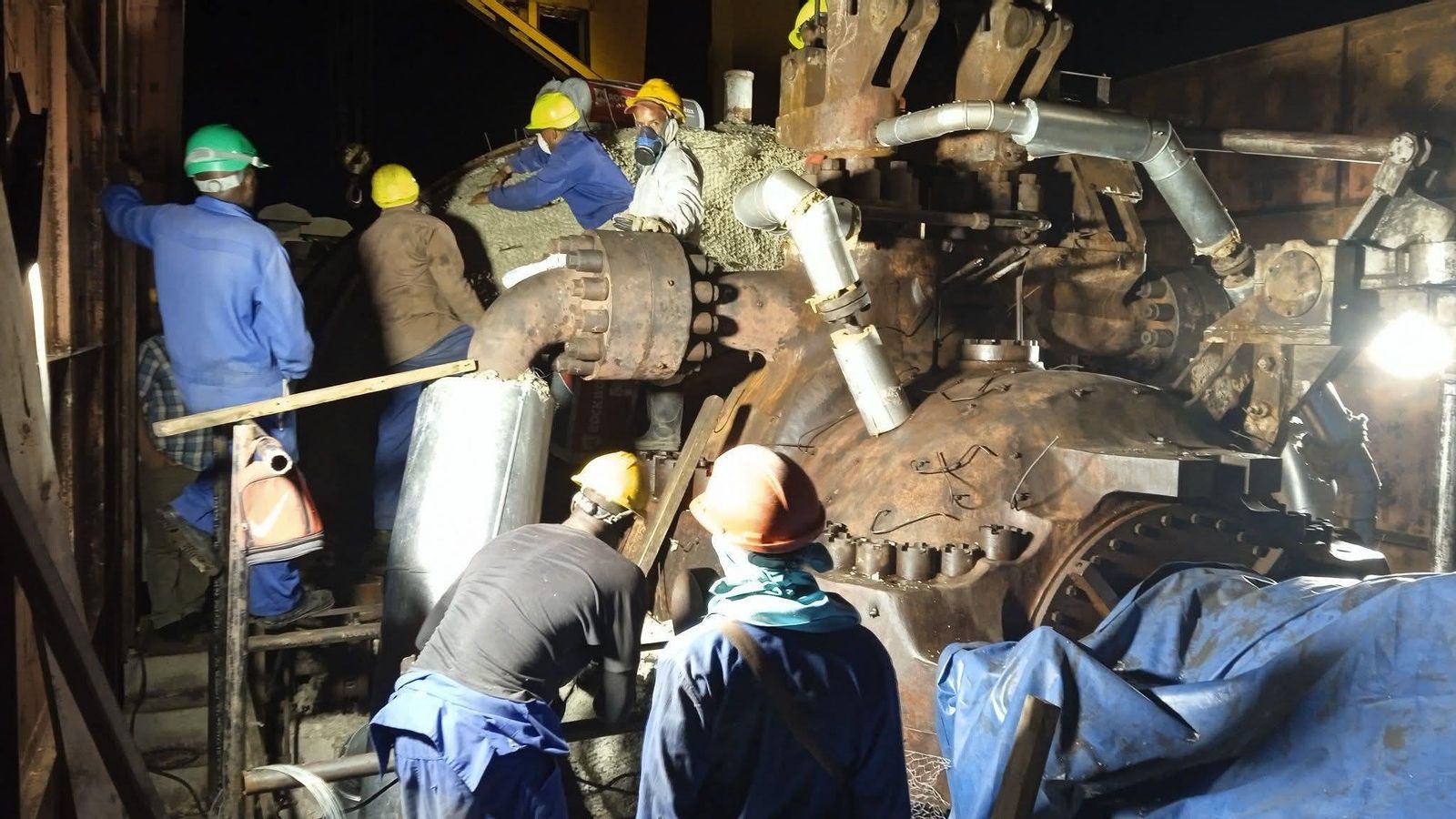 Trabajos en el sistema eléctrico de Cuba